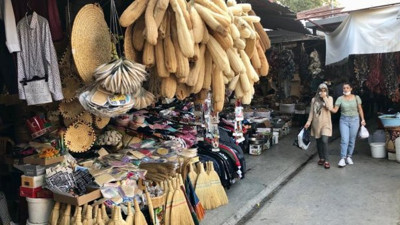 Hataylı kadınların el emeği göz nuru ile hazırladıkları lifler, tezgahlardaki yerini aldı