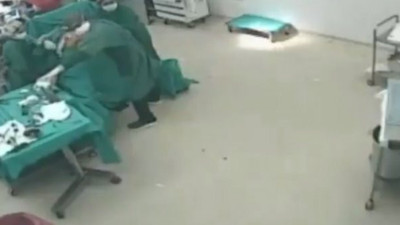 İzmir’deki depremde ameliyathanedeki doktorlar bakın ne yaptı. Sizi sevmeyen ölsün