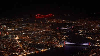 Acı acı çalan siren sesi panik yarattı. Üsküdar ve Kadıköy'de duyuldu