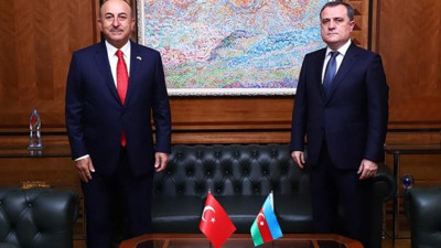 Çavuşoğlu, Azerbaycanlı mevkidaşını kutladı