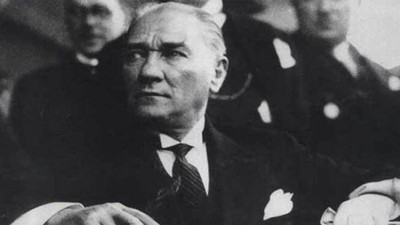 Gazeteci Hulki Cevizoğlu'ndan şok iddia. Atatürk kendisine yanlış tedavi uygulandığını fark ediyor. Gazi Mustafa Kemal Atatürk öldürüldü mü.
