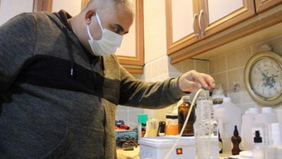 Evini laboratuvara çevirdi koronaya savaş açtı