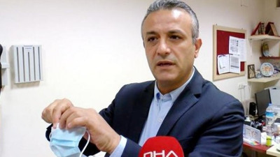 Bilim Kurulu Üyesi Hasan Tezer herkesin yaptığı hayati hatayı açıkladı. Korunalım diye taktığımız maske sağlığımızdan edebilir