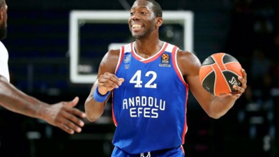 Anadolu Efes'ten Bryant Dunston'a büyük onur