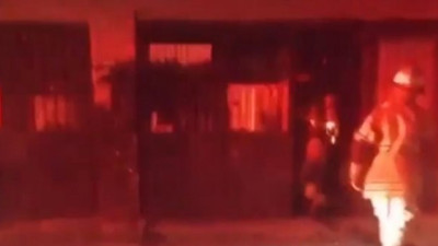 İzmir'de mobilya atölyesindeki yangın panik yaşattı