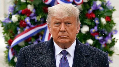 Donald Trump’ın bu hareketi olay oldu, Gaziler Günü’nde büyük gaf