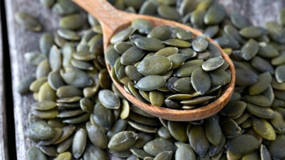 Saç dökülmesini önlüyor. Yarım bardağı yetiyor. Mucize besin