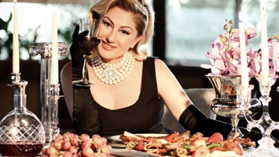 Muazzez Ersoy'dan polisli baskın