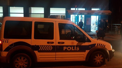 Soygunda başarısız olan hırsız, kasiyeri bıçakladı