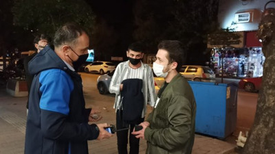 Emniyet Müdürü bizzat cezalarını kesti. Korona ile mücadelede ummadığınız yerden sivil bir emniyet müdürü çıkabilir