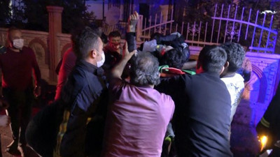 Antalya'da şüpheli olay! Nurullah 4 katlı binadan düştü. Demir parmaklıklara saplanınca itfaiye böyle kurtardı