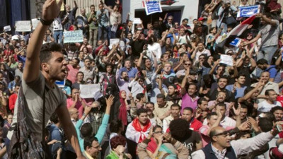 Tahrir Meydanı'nda kendini yaktı