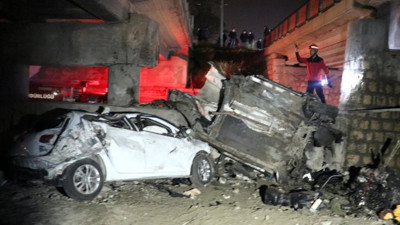 Bolu'da 2 araç aynı anda köprüden uçtu