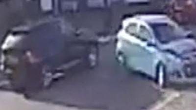 Vay sakar vay! Aracını çarpışan oto gibi kullandı