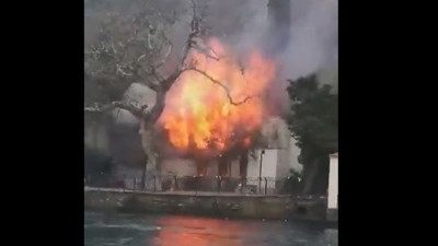 Boğazdaki tarihi Vaniköy Camisi alev alev yandı. Bir tarih işte böyle kül oldu