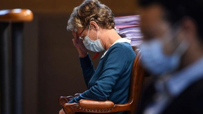 Sarhoş olarak doğuma giren hemşire, genç kadının boğazına ventilatör tüpü sıkıştırdı. Hemşire hakkında karar verildi