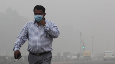 Yeni Delhi halkı, 4 yılın en kötü gününe uyandı