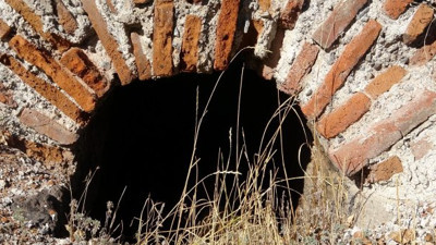 Bir kazan dolusu altın için kazdılar. Erzurum'daki topçu kulesinde 2 metre derinliğe indiler