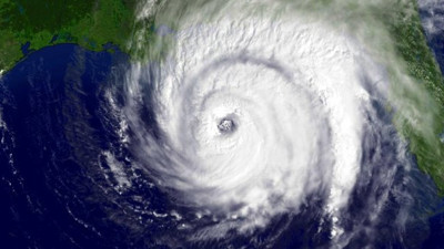 Kasırga yakıp yıktı insanlar aç ve susuz kaldı