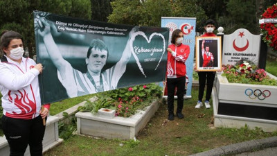 Türk sporunun efsane ismi Naim Süleymanoğlu mezarı başında anıldı