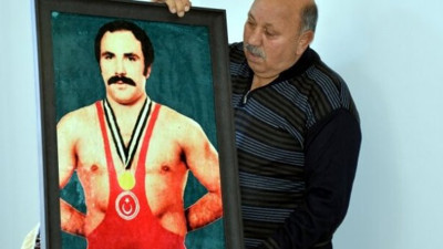 Efsane güreşçi Reşit Karabacak koronadan hayatını kaybetti
