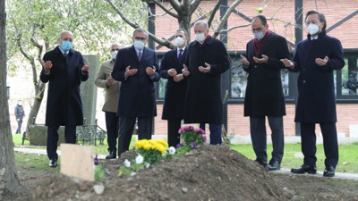 Erdoğan, Ahmet Kekeç'in mezarını ziyaret etti