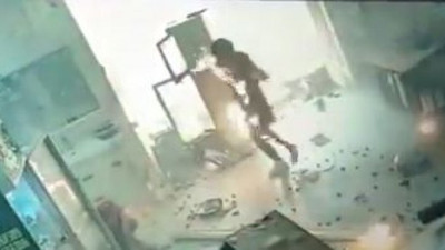 Çin'de insanlar alev topuna döndü. Yemek yerken cehennemi yaşadılar