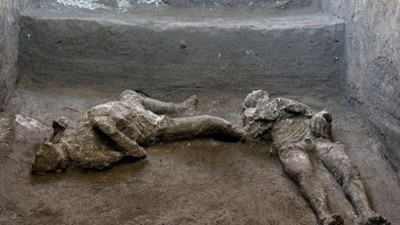 Pompei'de küllerle kaplanmış şekilde bulundular. Görenler dondu kaldı