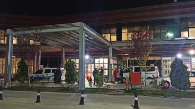 Afyon'da evli çiftin üzerine hem şişe attılar hem darp ettiler