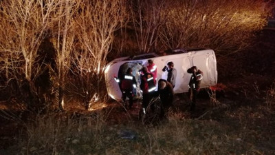 Ağrı'da 17 kişinin yaralandığı kazada 7 göçmen kaçtı