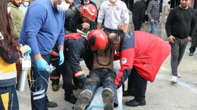 Alevlerden kaçıp koronanın evine gizlendi