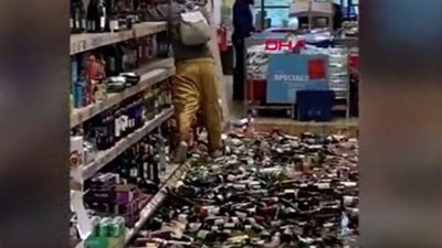 Sinir krizi geçiren kadın marketi altüst etti