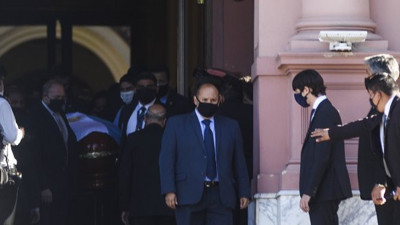 Dünya 10'a ağlıyor. Maradona'ya son veda