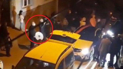 Virüse aldırış etmeden halay çektiler