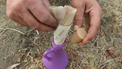61 yıl önce bulunan şişe ile başladı. Burdur'da şaşırtan gelenek, bulanlar gözyaşlarını tutamadı