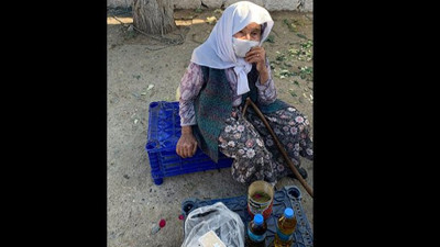 87 yaşındaki nine bunları satıp eve ekmek götürmek için pazara çıktı. Garibanlık diye bir virüs var koronadan da beter
