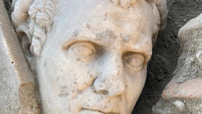 Laodikya Antik Kenti'nde heyecanlandıran keşif! 2000 yıllık rahip heykeli bulundu