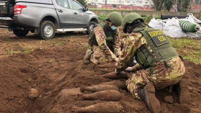 Futbol kulübü tesisinde 76 yıllık bombalar bulundu