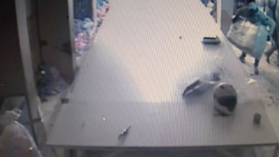 Esenler'de büyük hırsızlık! Tekstil atölyesini alt üst ettiler