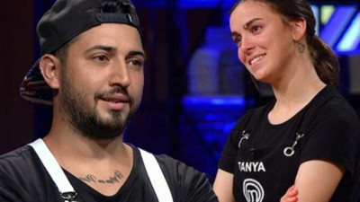 MasterChef'ten diskalifiye olan Uğur Yılmaz Deniz'e Tanya'dan destek. Aralarında aşk dedikodusu çıkmıştı