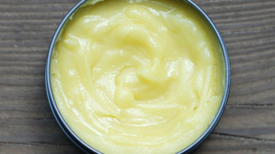 Sürdüğü krem kabusu oldu. Acılar içinde kıvrandı gözyaşı döktü