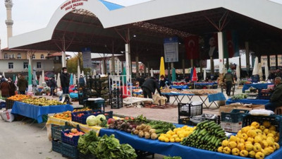 Burdur'da karantinayı ihlal eden 10 kişi semt pazarına girişte durduruldu. Anında KYK'ya götürüldüler