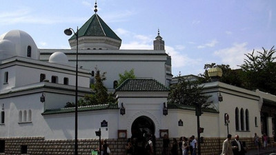 Fransa'da camilerle ilgili şok karar