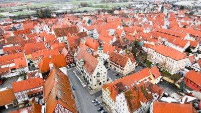 Meğer kasaba halkı tonlarca elmasın üzerinde yaşıyormuş, gök taşı düşen yere kurulmuş