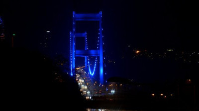 Fatih Sultan Mehmet Köprüsü maviye büründü (03 Aralık 2020)