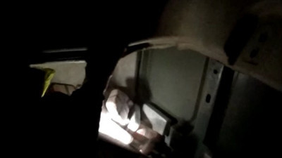 Polis köpekleri TIR’ı ablukaya aldı. Gizli bölmeden çıkanlar polisi şaşırttı