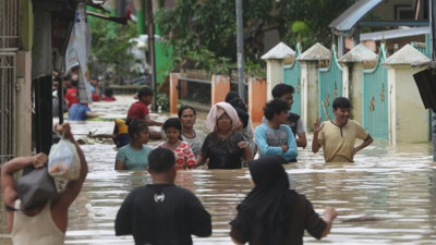 Endonezya'daki sel felaketinde can kaybı 6'ya çıktı