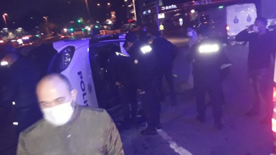 Eyüpsultan'da otomobil polis aracına çarptı: 2'si polis, 3 kişi yara aldı