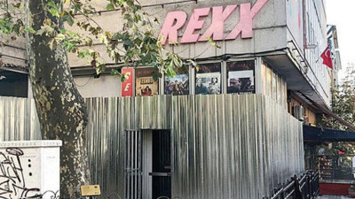 Rexx Sineması’nda yıkım başladı. Bir tarih yıkılıyor