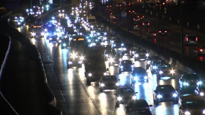 Sokağa çıkma yasağının başladığı anlarda İstanbullunun yarısı yine yollardaydı